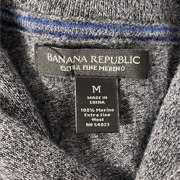 Banana Republic Black Gray Marled Sweater 100% Extra Fine Merino Wool Size M - Picture 3 of 8